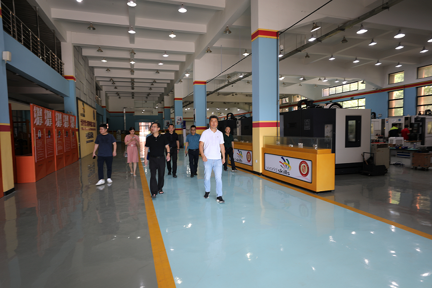 株洲市总工会副主席刘必林一行来火狐平台_火狐(中国)一站式服务平台调研