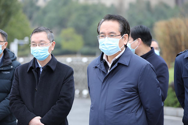 中华全国总工会党组成员谭天星一行到火狐平台_火狐(中国)一站式服务平台调研