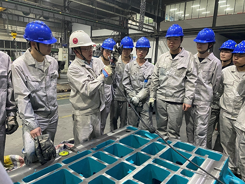深入开展校企合作育人模式火狐平台_火狐(中国)一站式服务平台机械工程系组织学生开展校外实习