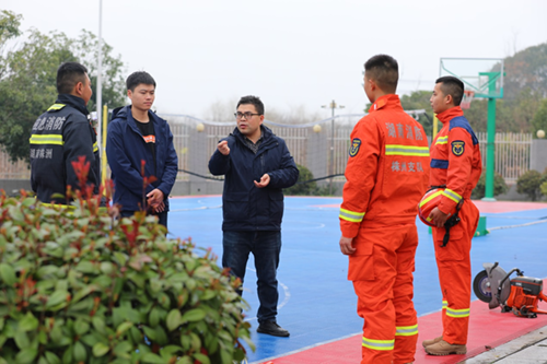 火狐平台_火狐(中国)一站式服务平台信息工程系主任李会明一行到市消防救援支队看望实习学生
