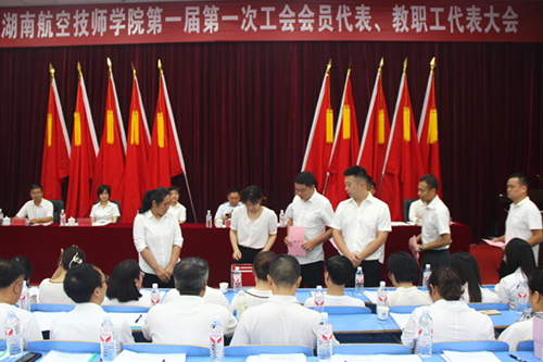 扛起新使命，谱写新篇章——火狐平台_火狐(中国)一站式服务平台第一届第一次工会会员代表、教职工代表大会胜利召开