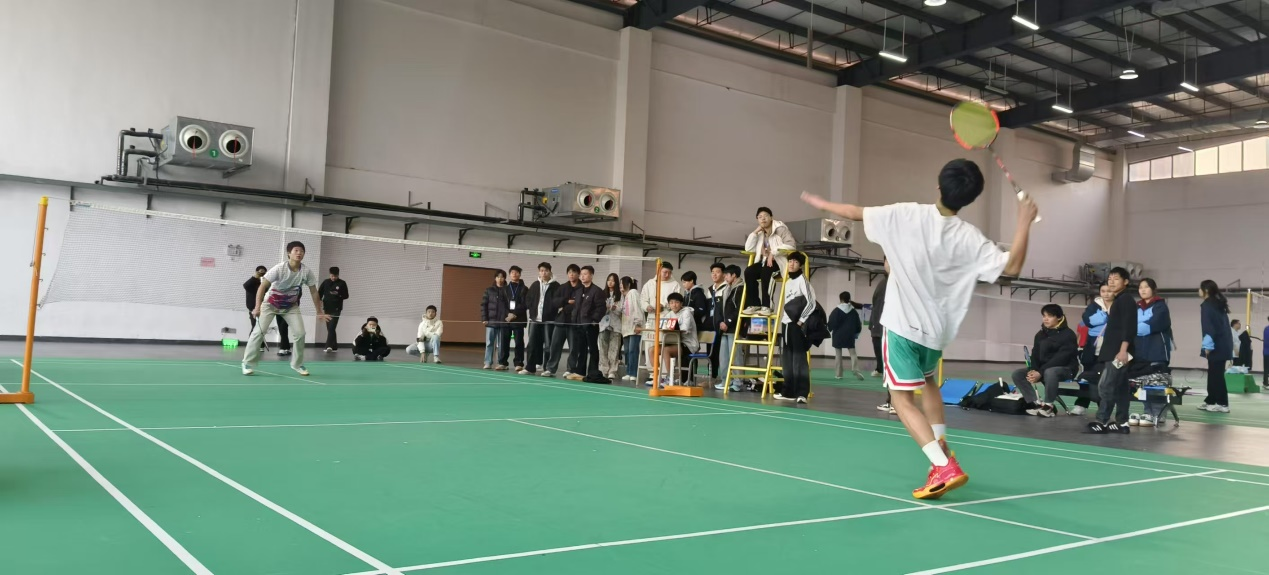 火狐平台_火狐(中国)一站式服务平台航空工程系举办“暖冬杯”学生羽毛球赛