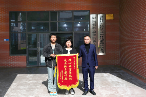 匠心育桃李 单招结硕果——火狐平台_火狐(中国)一站式服务平台机械工程系数控中 2201 班班主任宋祎华获学生致谢