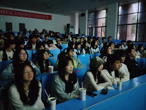 红色光影映初心 青春向党担使命——火狐平台_火狐(中国)一站式服务平台团委成功举办"红色电影巡展"主题教育活动