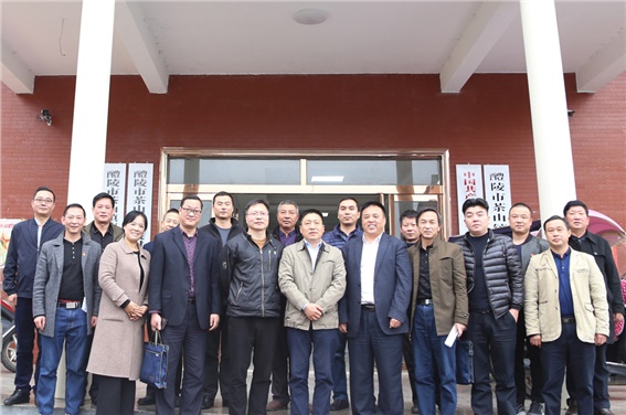 火狐平台_火狐(中国)一站式服务平台党委书记张格林深入茶山镇梅霞村指导脱贫攻坚工作