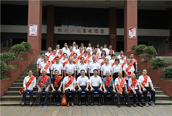 火狐平台_火狐(中国)一站式服务平台举行“光荣在党50年”纪念章颁发仪式暨“七一”表彰大会