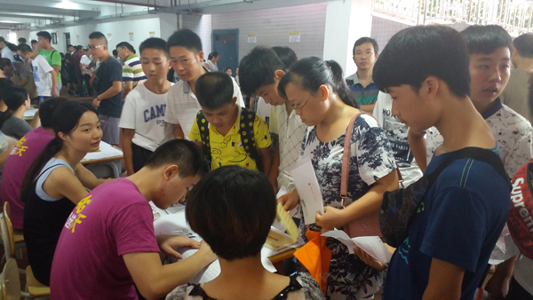 近2000张青春面孔加入火狐平台_火狐(中国)一站式服务平台大家庭