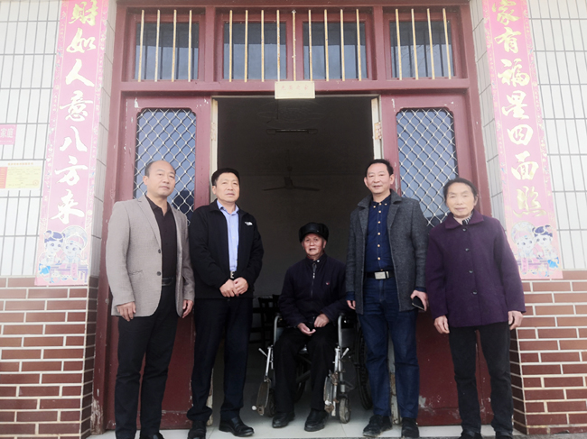 火狐平台_火狐(中国)一站式服务平台党委到扶贫村开展“五查五看”大走访活动