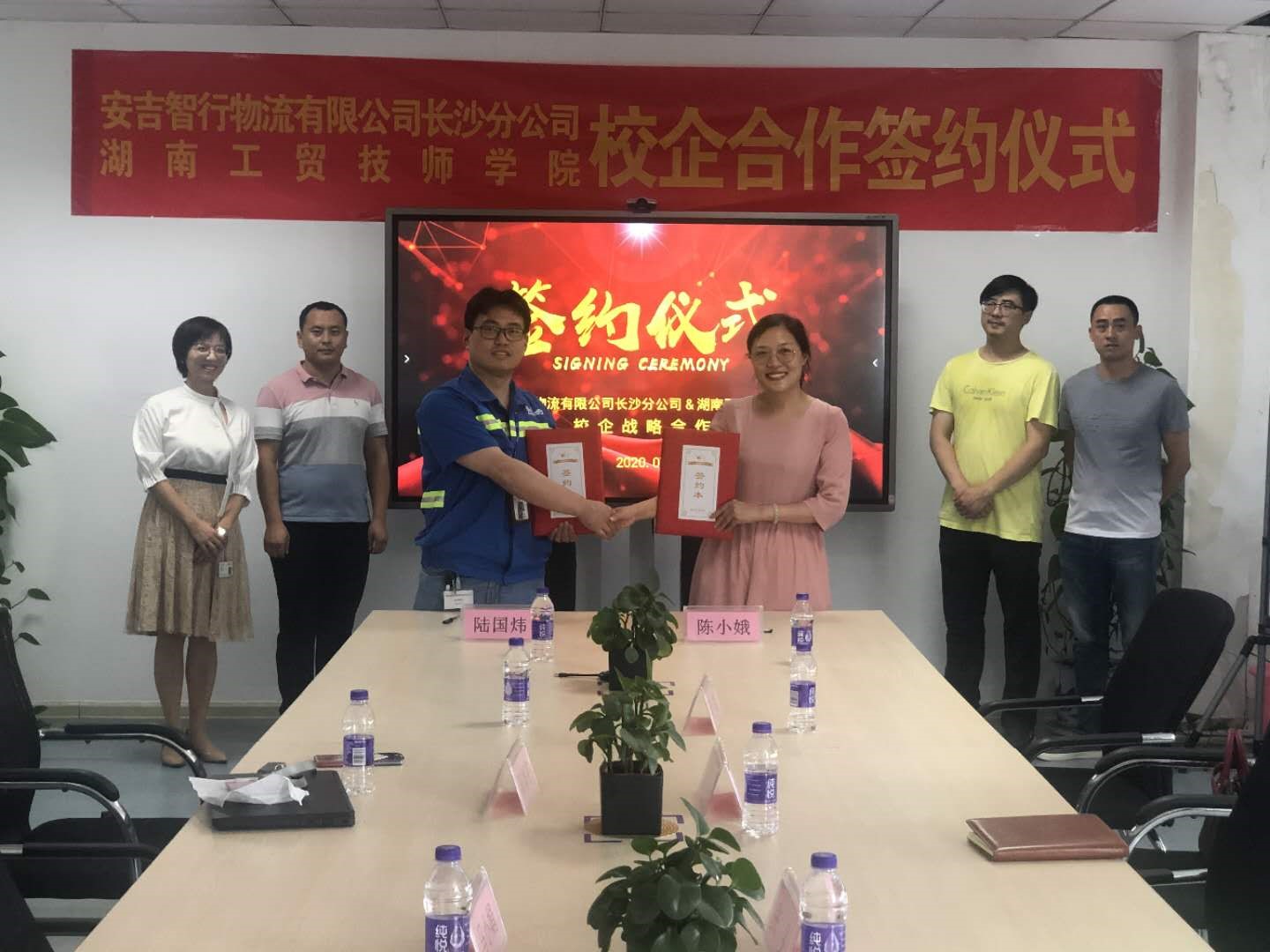 火狐平台_火狐(中国)一站式服务平台与安吉智行物流有限公司签署校企合作协议