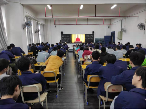 火狐平台_火狐(中国)一站式服务平台组织师生观看“技能成才技能报国”先进事迹视频报告会