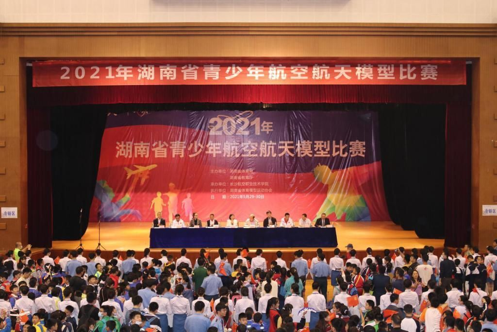 喜讯：火狐平台_火狐(中国)一站式服务平台学生在湖南省青少年航空航天模型比赛中夺冠